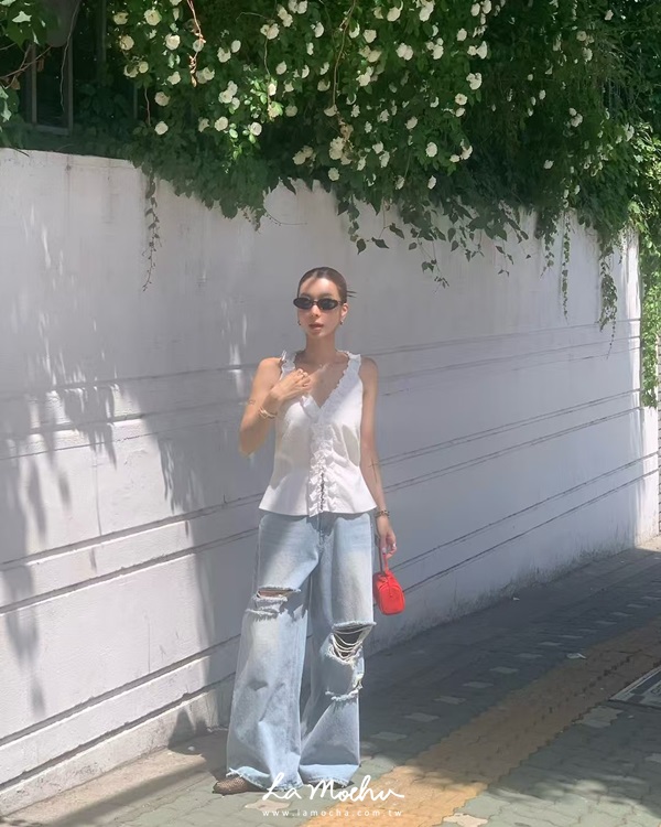 後扣帶割破高腰牛仔褲
